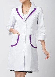 Witte lange jas met paarse accenten maat 40 zorgkleding
