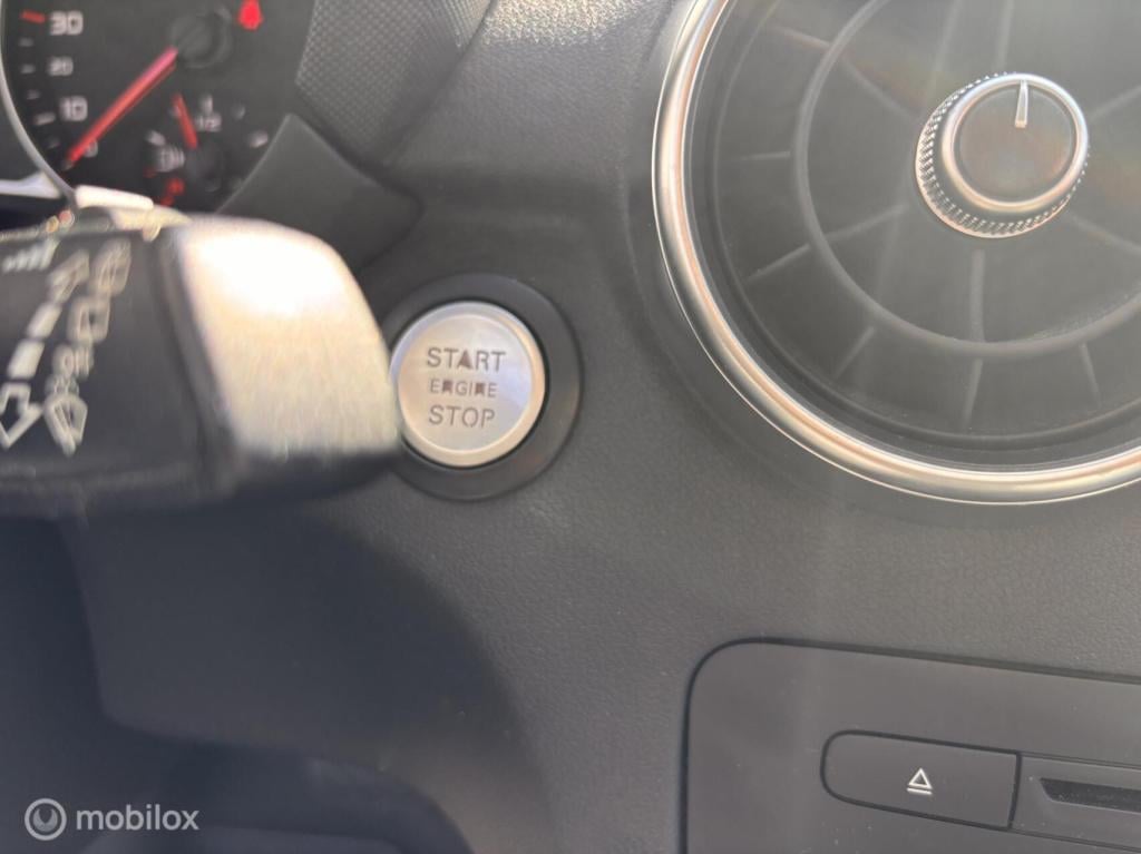 Audi A1 Sportback 1.4 tfsi pro line s-line aut/navi/xenon/stoelv.