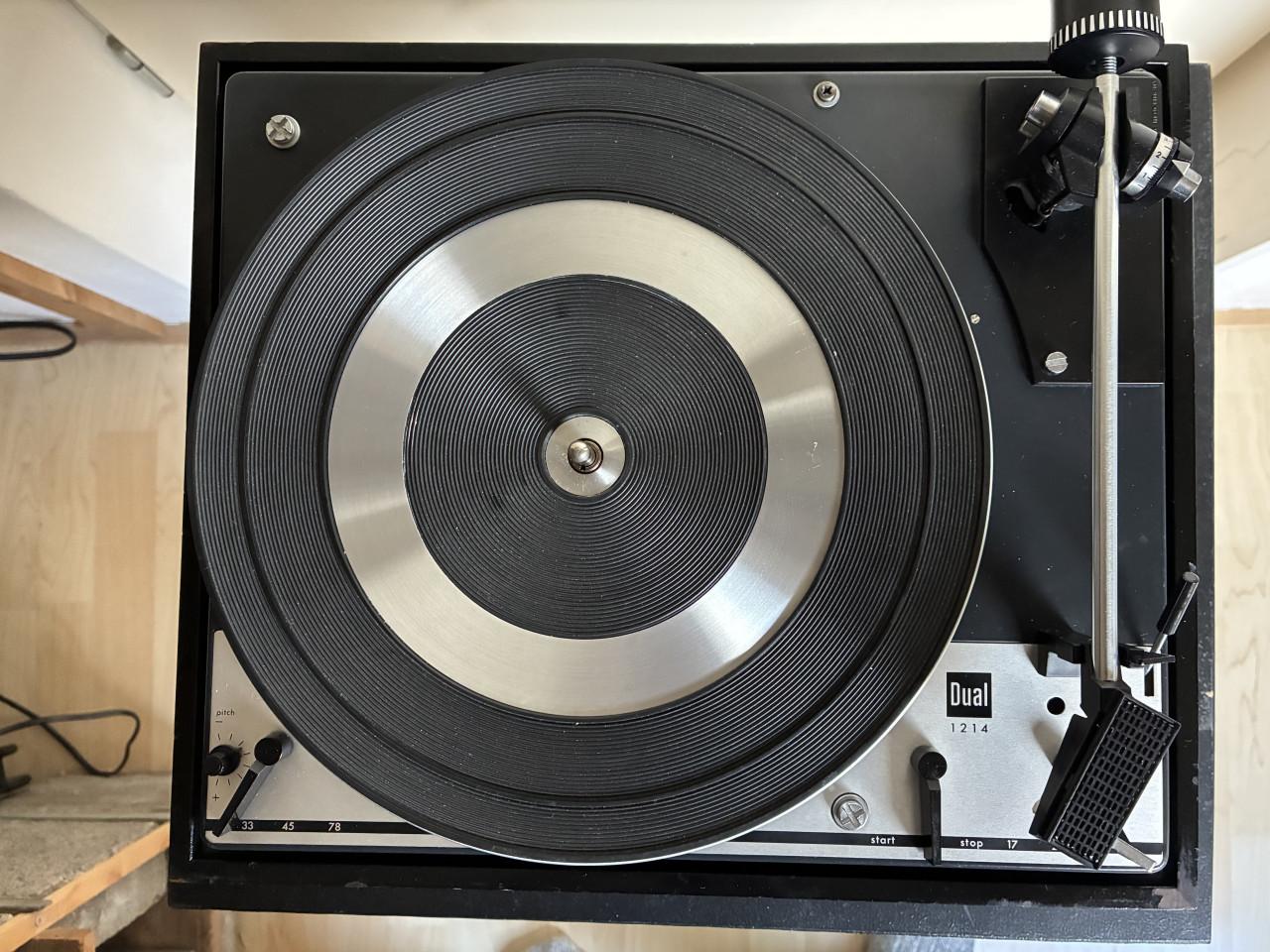Dual 1214 volautomatische speler in zeer goede staat.