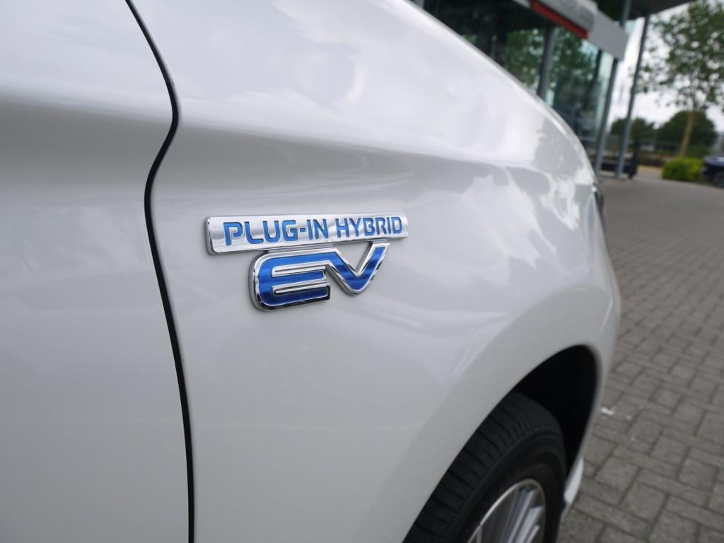 Mitsubishi Outlander 2.4 phev instyle|trekhaak|rijklaar