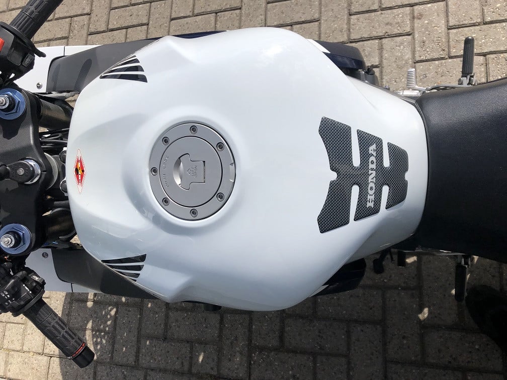 Honda CBR954RR Fireblade uit 2002 met 39 dkm, nieuwstaat! div extra's €3750