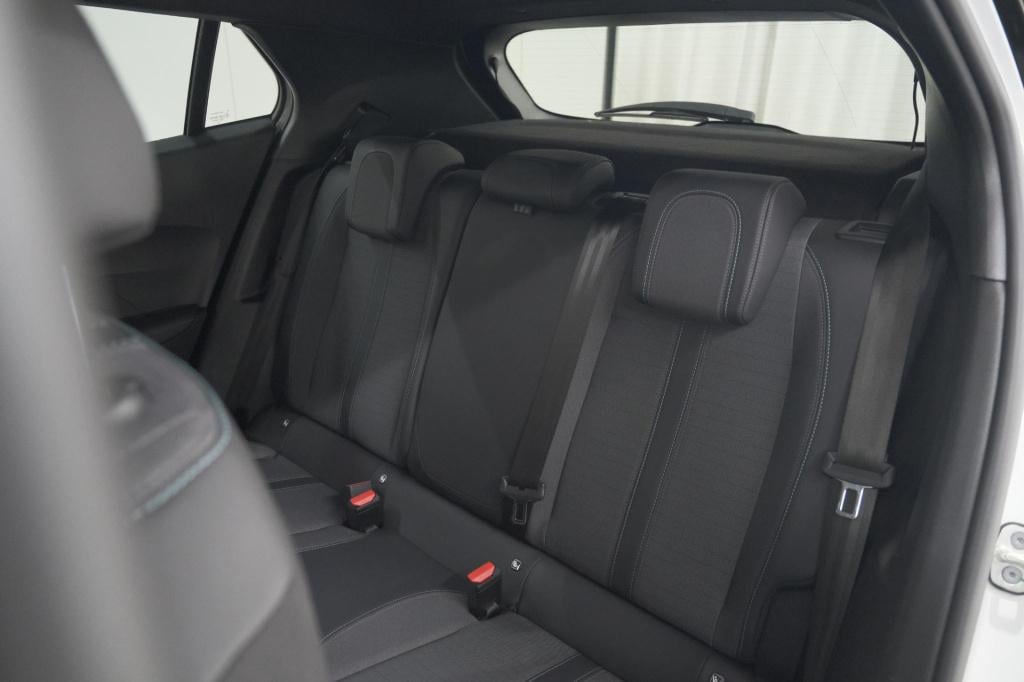 Peugeot 2008 puretech 130 eat8 allure | camera | navigatie | parkeersensore