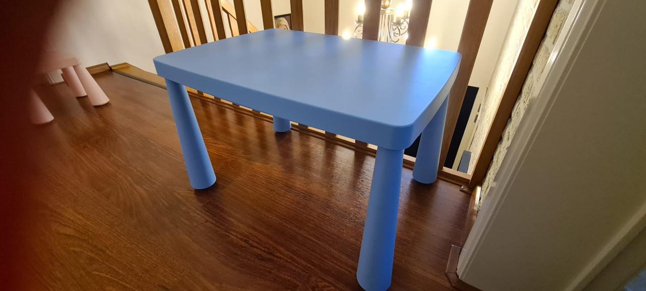 Kinder speeltafel en 2 stoeltjes