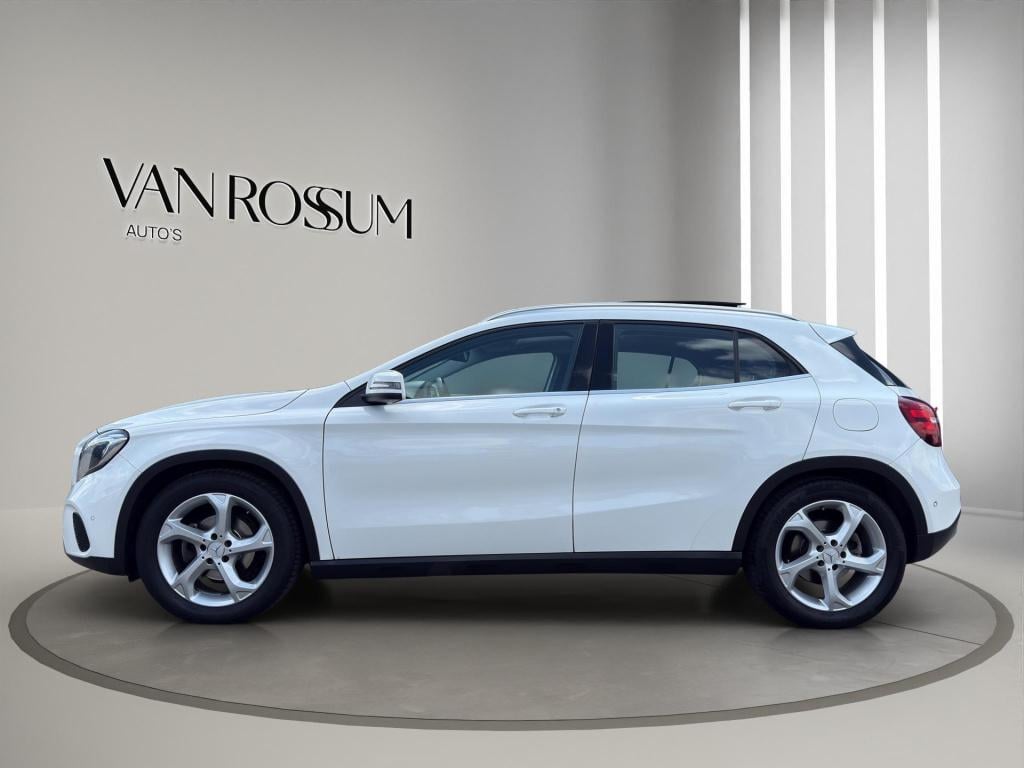 Mercedes-Benz Gla-klasse 180 premium | pano | leder sportstoelen | camera |