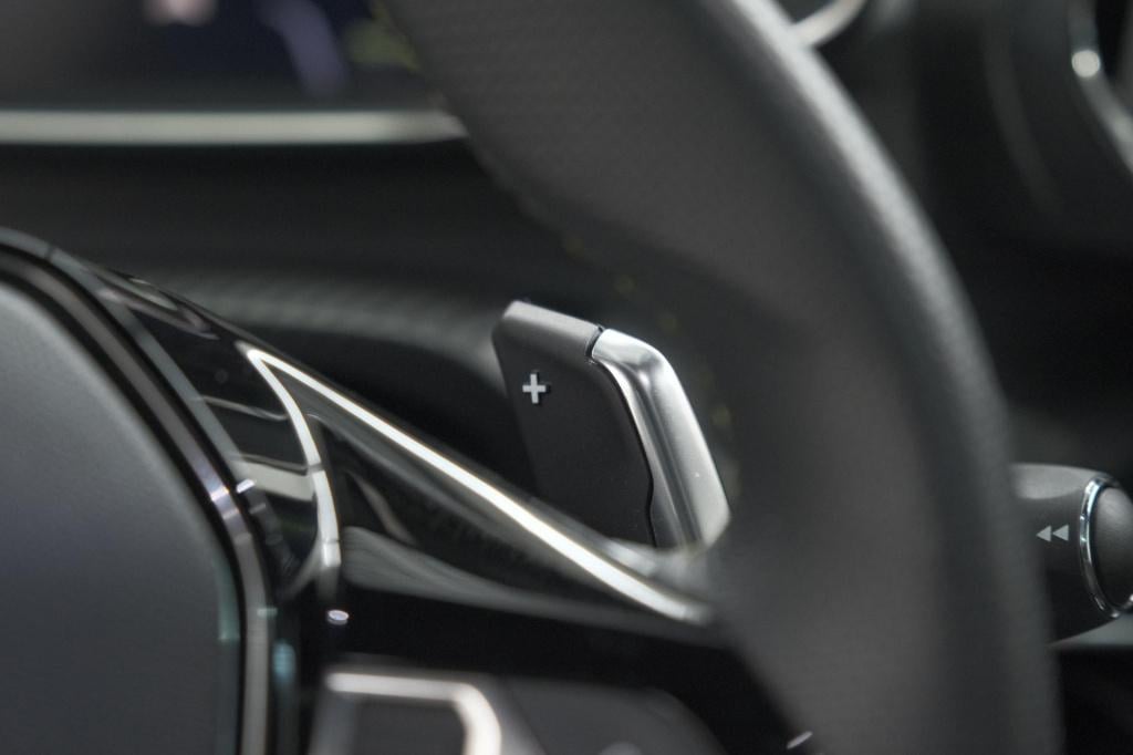 Peugeot 208 puretech 130 eat8 gt | glazen panoramadak | camera | navigatie