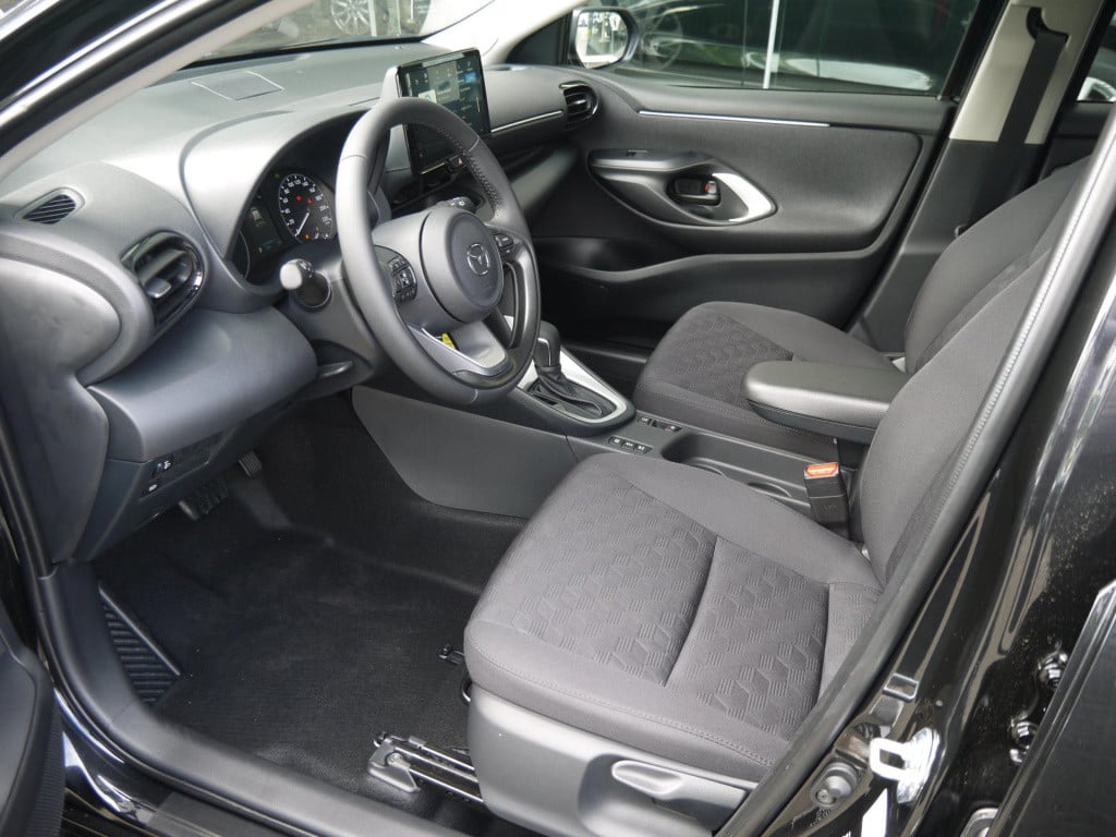 Mazda 2 Hybrid 1.5 centre-line 116