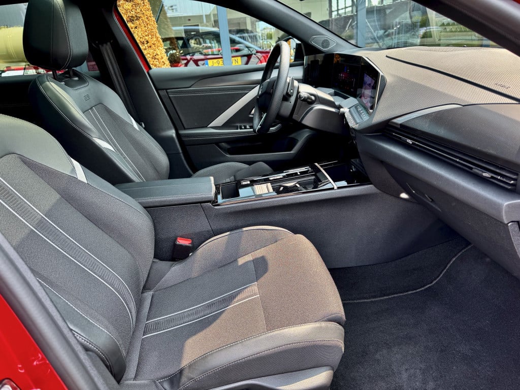 Opel Astra sports tourer 1.6 turbo plug in hybrid ultimate pano dak