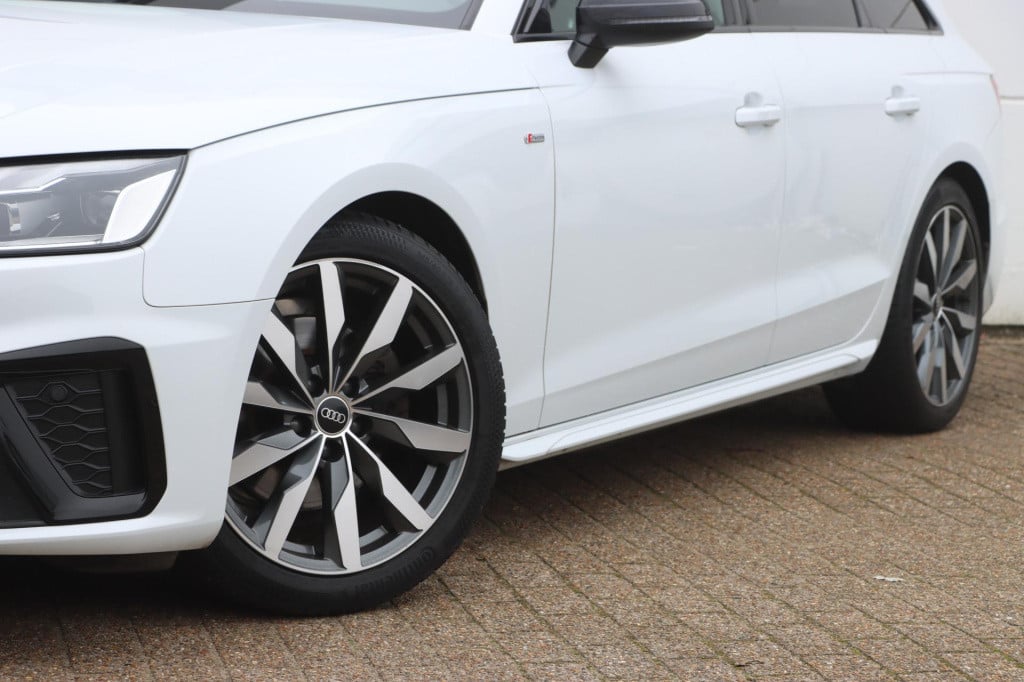 Audi A4 avant 35 tfsi 150pk s tronic s edition competition