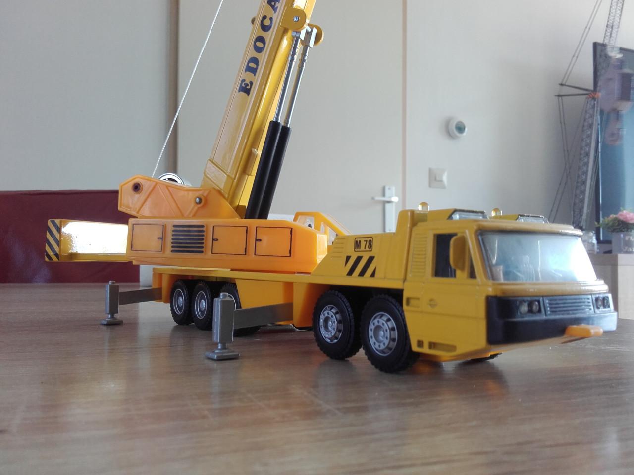 Grote hydro 100 tons? Hino? 1/50