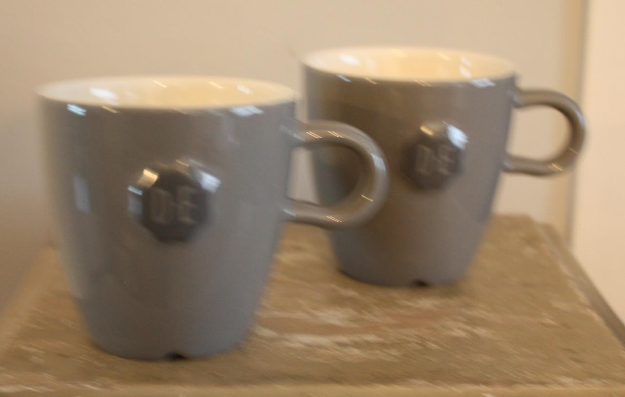 Set van 2 nieuwe grijze grote douwe egtberts mokken