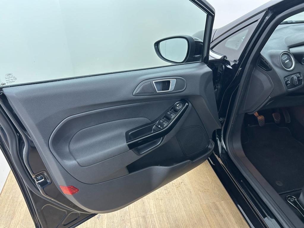 Ford Fiesta occasion 1.0 ecoboost titanium | zwart | tweedehands ford fiest