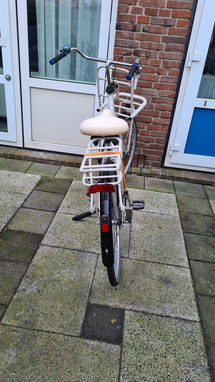 Dames fiets merk SPARTA met voordrager. Trap rem achter-28 inch