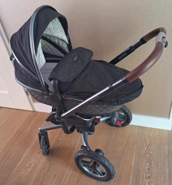 TE KOOP: Silver Cross Surf 2 Henley Edition.