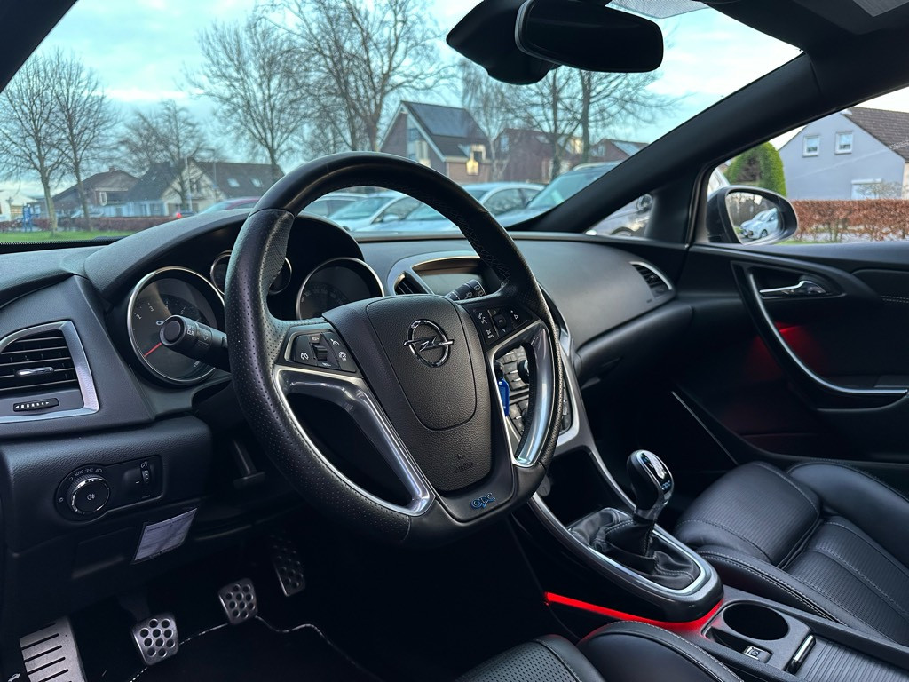 Opel Astra gtc 2.0 turbo opc