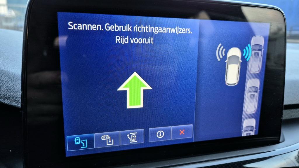 Ford Focus wagon st line x business 1.0 ecoboost hybrid | camera | lane ass