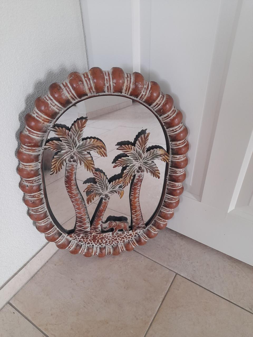 Prachtige  spiegel  59 x 45 (in goede nette staat )