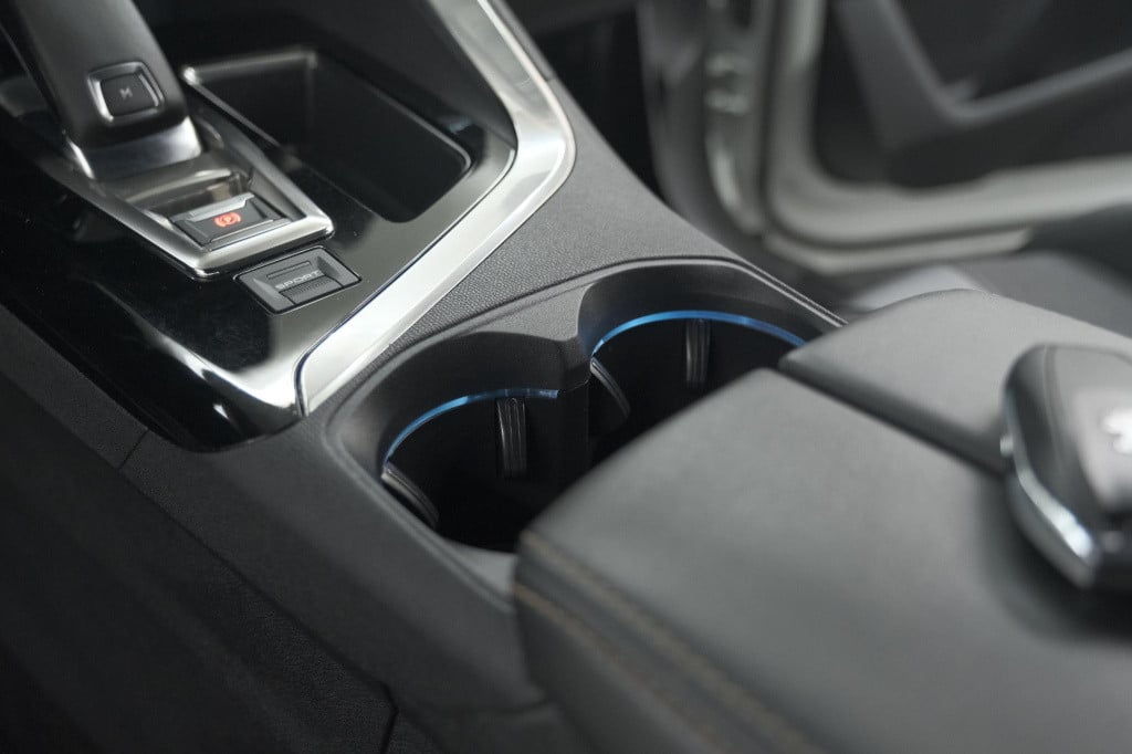 Peugeot 3008 puretech 130 gt-line | camera | dodehoekdetectie | navigatie |