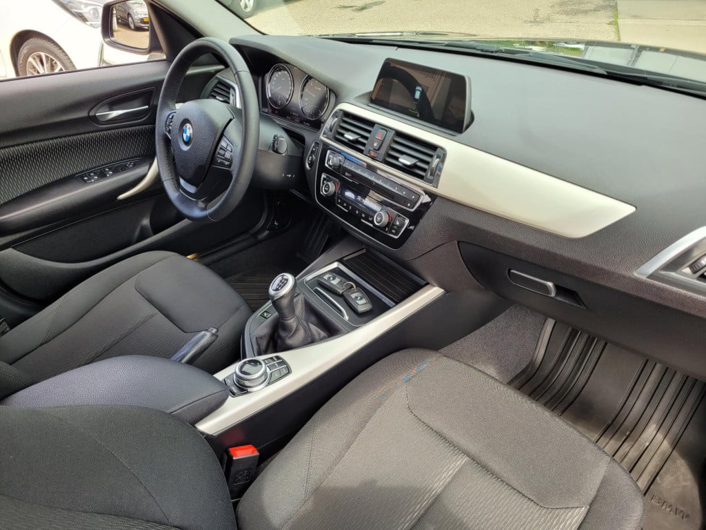 BMW 1 Serie 116i executive advantage . navi climate pdc lm velgen led stoel