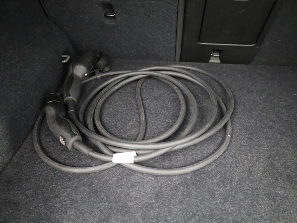 Volvo XC40 single motor extened range core 82 kwh | automaat | apple carpla