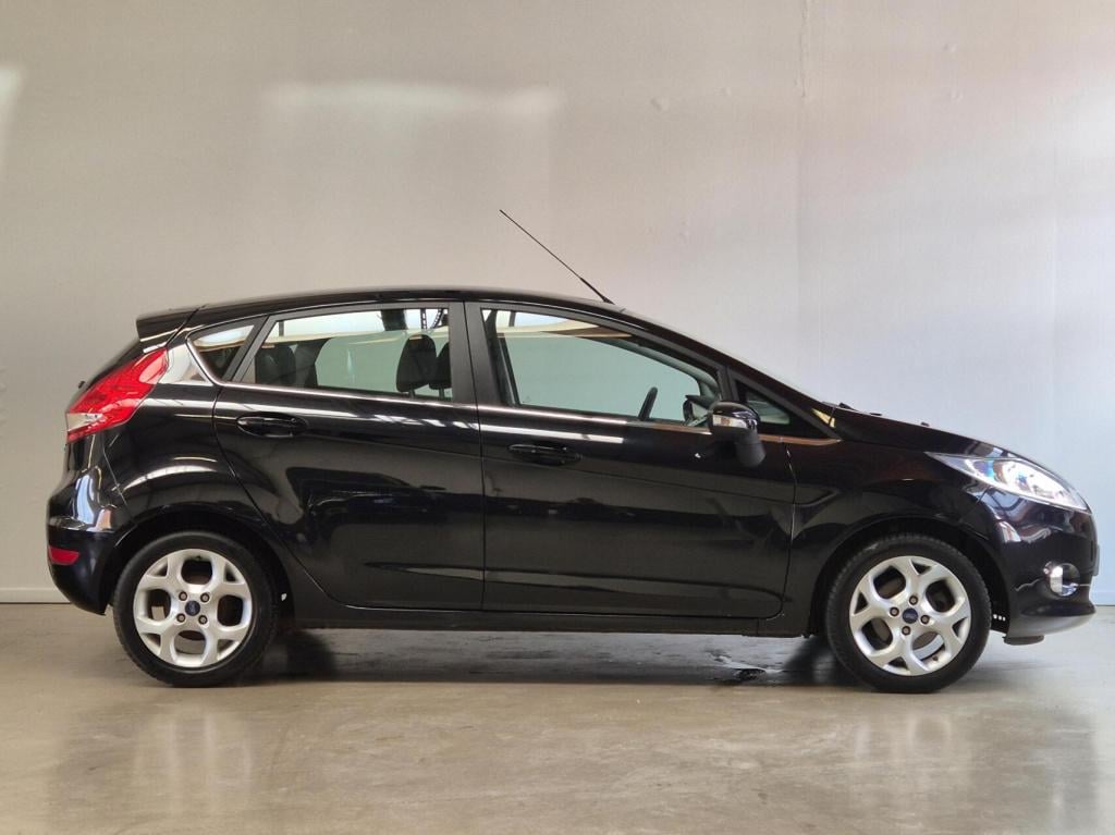 Ford Fiesta 1.25 titanium / keyless / cruisecontrol / nieuwe distriebutieri