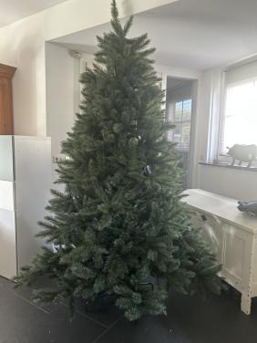 Kerstboom 2.30 Romagnes Intratuin ( nieuw 299)