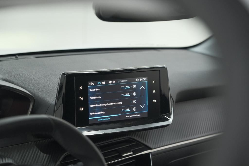 Peugeot 208 puretech 100 pk allure | apple carplay | parkeersensoren | lich