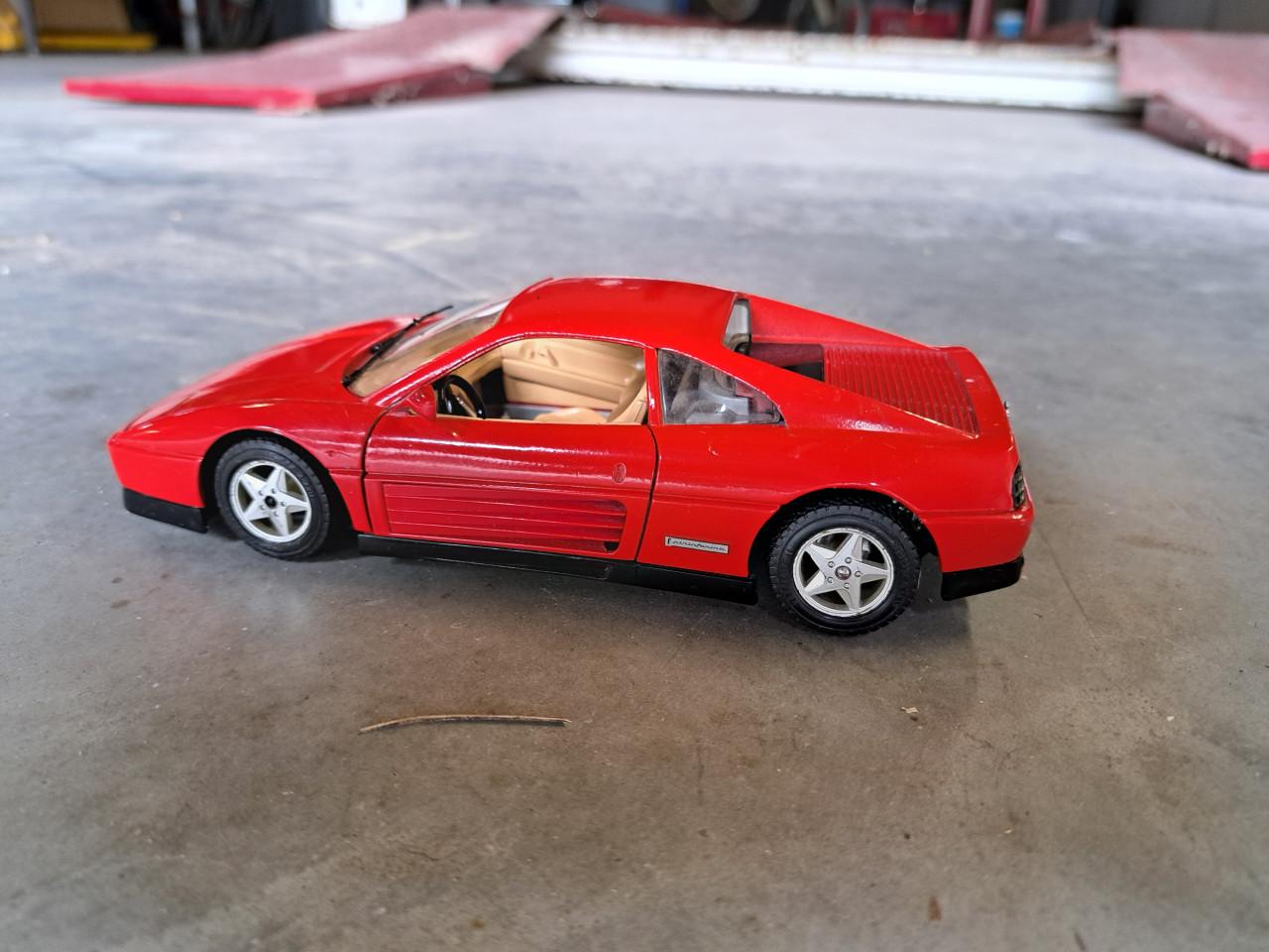 Modelauto Ferrari 348 tb 1989 1:24