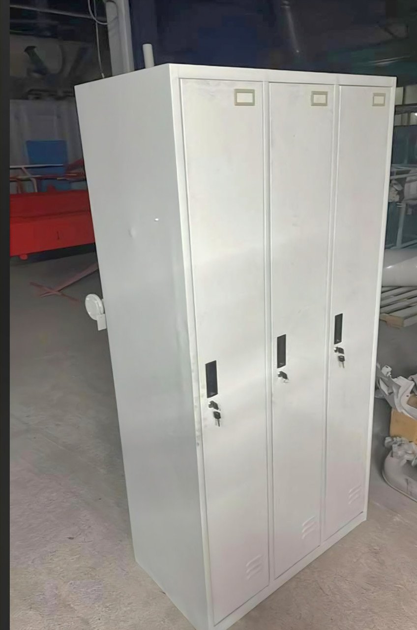 Lockers 3-deurs (2 stuks)