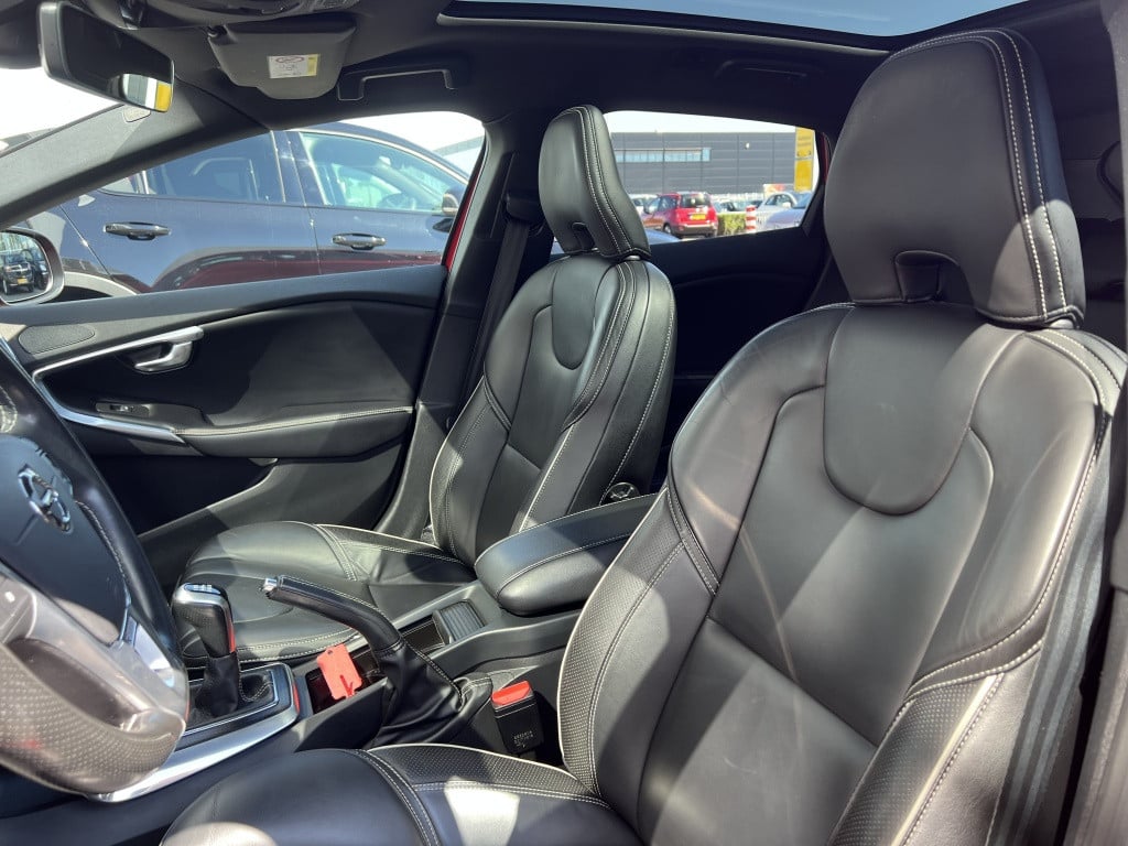 Volvo V40 t4 190pk r-design business| panodak| trekhaak| camera| leder