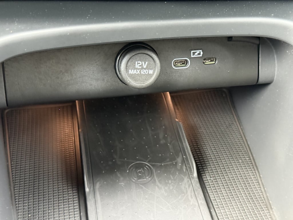 Volvo XC40 b4 197pk plus dark |adap.cruise| trekhaak | camera| elektrische