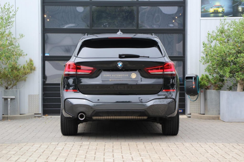 BMW X1 sdrive18i m sport - pano - leder - led - headup - navi plus - full o