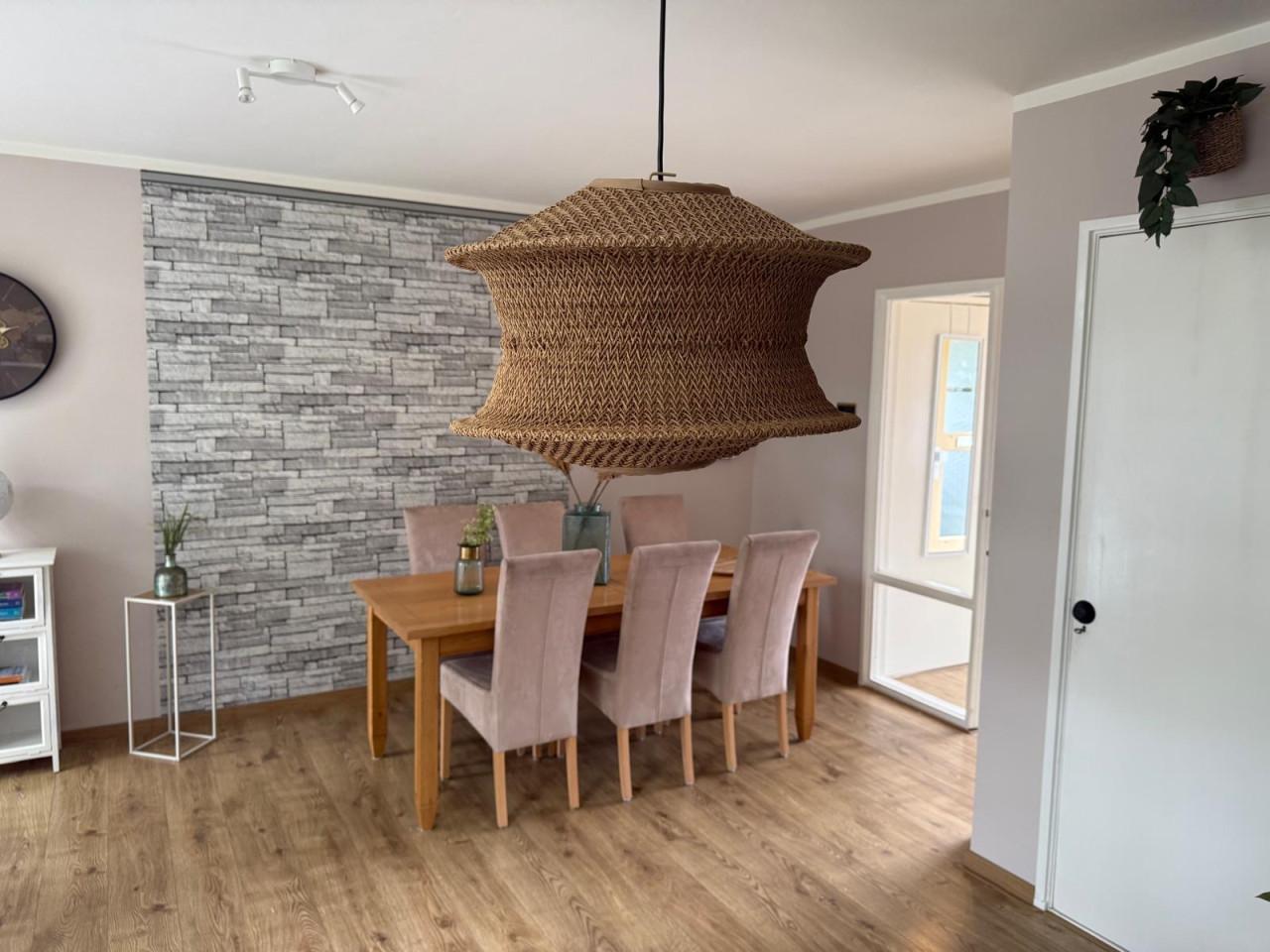 Eettafel met stoelen