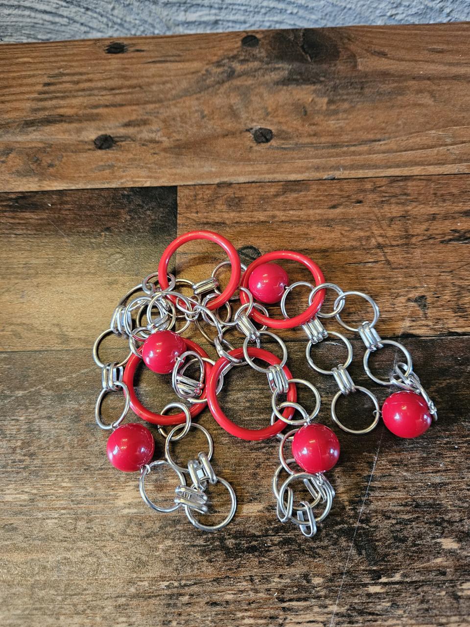 Prachtige jaren 70 lange ketting met rode ringen en kralen