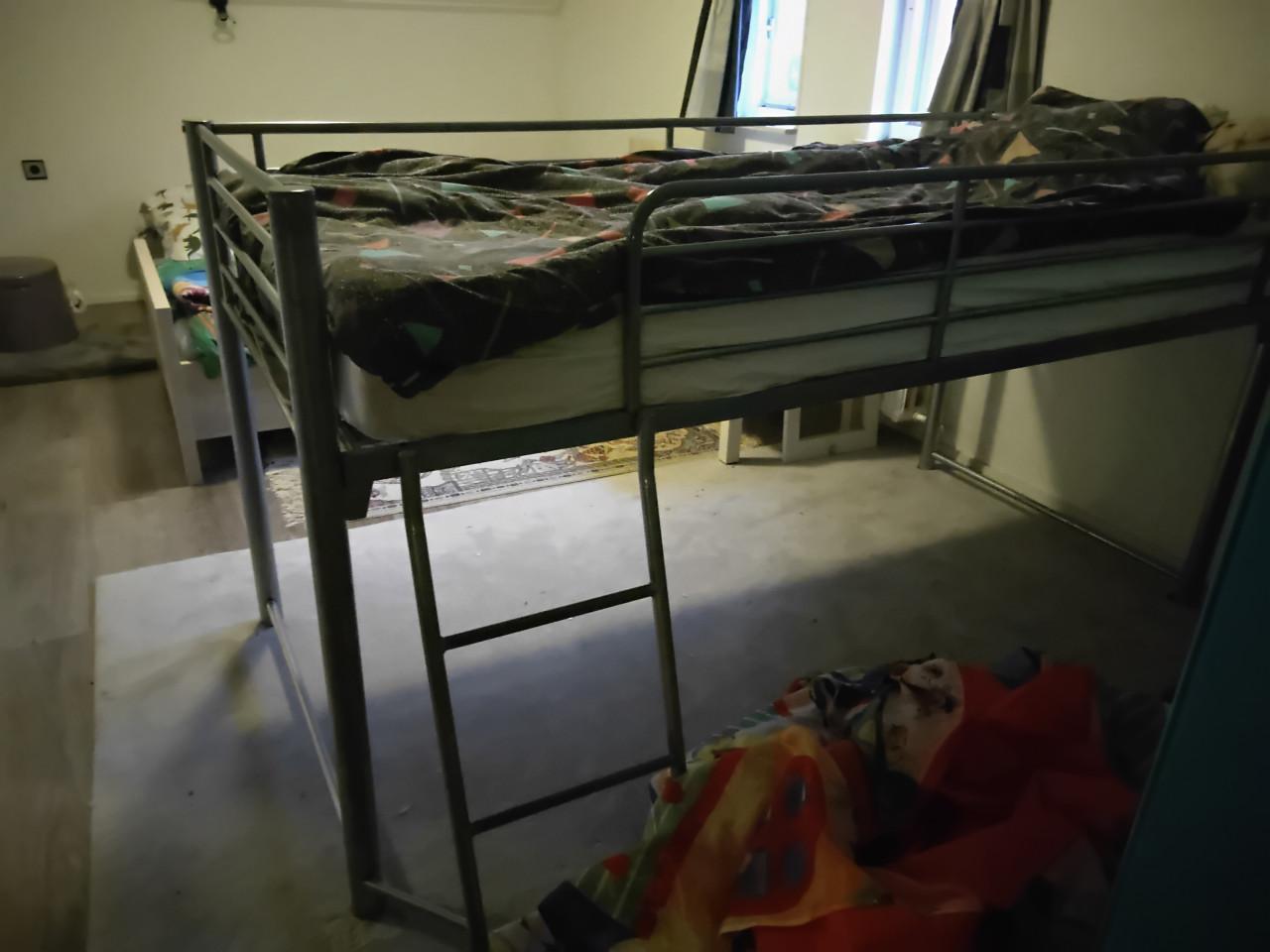 Bed half hoogslaper 200 cm x 90 cm met of zonder matras, met tent of zonder