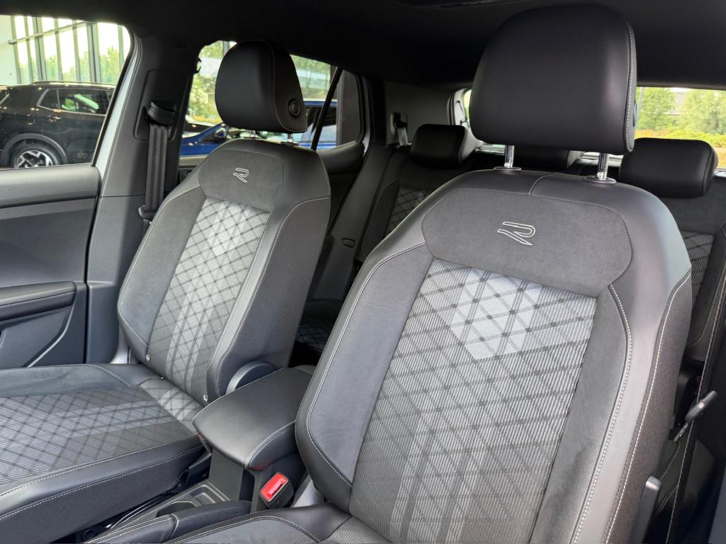 Volkswagen T-cross 1.5 tsi 150pk dsg r-line | camera | trekhaak | dode hoek
