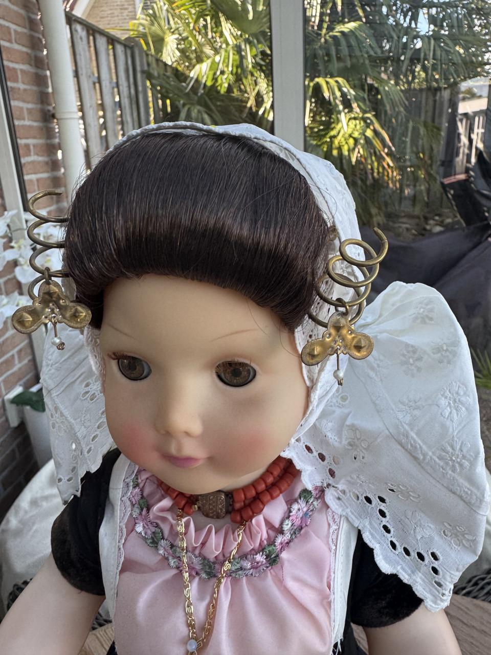 2 Zeeuwse klederdracht poppen zie tekst