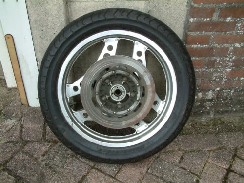 Boomerang en comstar  zwart en blank  wielen honda  1980 /1984  bol dor