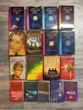 Danielle Steel 17 stuks
