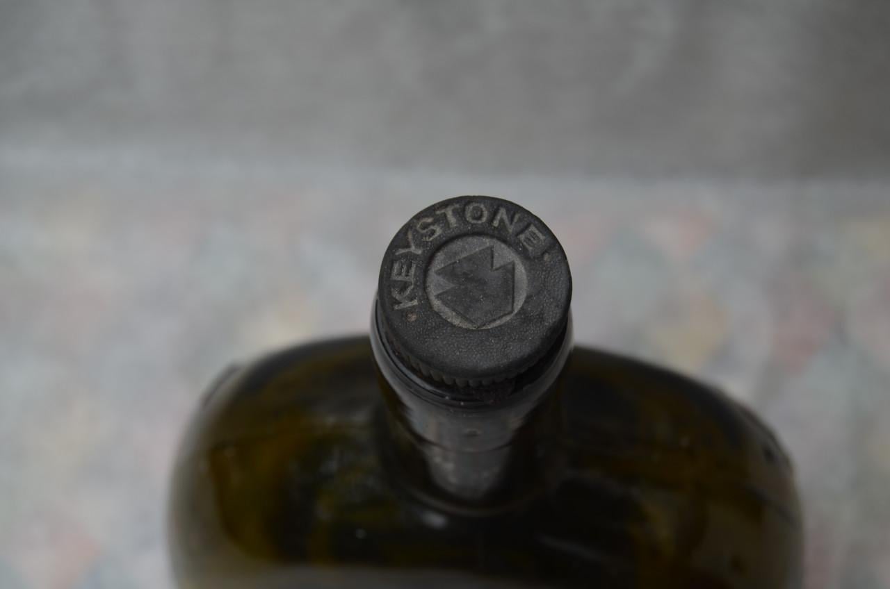 Keystone Burgundy oude decoratieve Austr. wijnflessen 19e eeuws