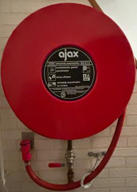 Te koop : Brandslang van Ajax op haspel