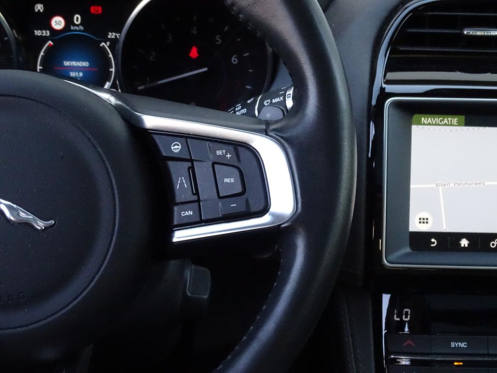 Jaguar F-pace 2.0t awd portfolio | leder | pano | trekhaak