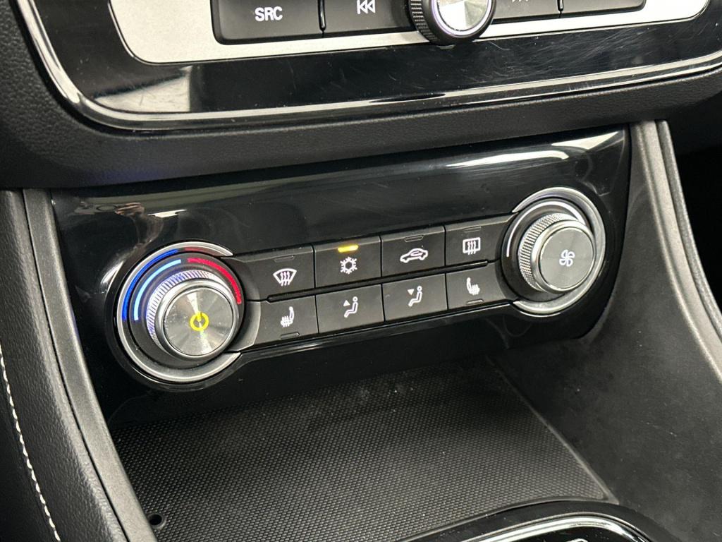 MG Zs Ev mg luxury 45 kwh mg zs ev luxury 45 kwh | panoramadak | navigatie 