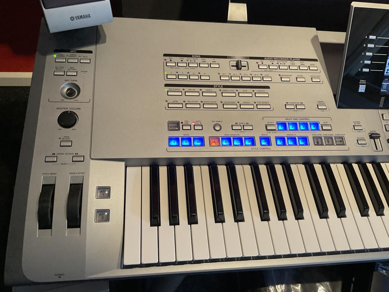 Yamaha Tyros 5 Keyboard