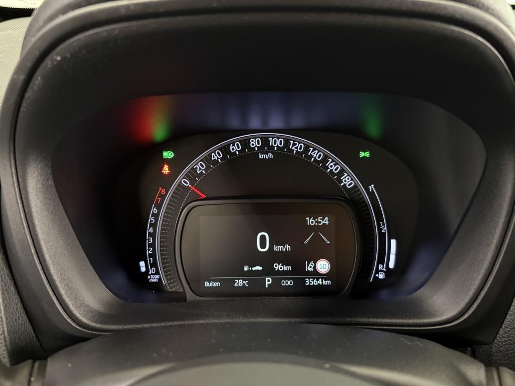 Toyota Aygo x 1.0 vvt-i s-cvt first| stoelverw.| carplay| led| lichtmetaal|