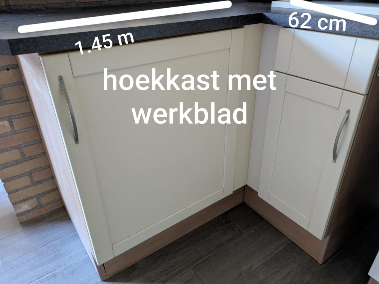 Keuken kastjes, vaatwasser ( Siemens ), gasfornuis/ oven ( Pelgrim )
