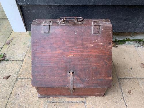 Antique schoen poets doos