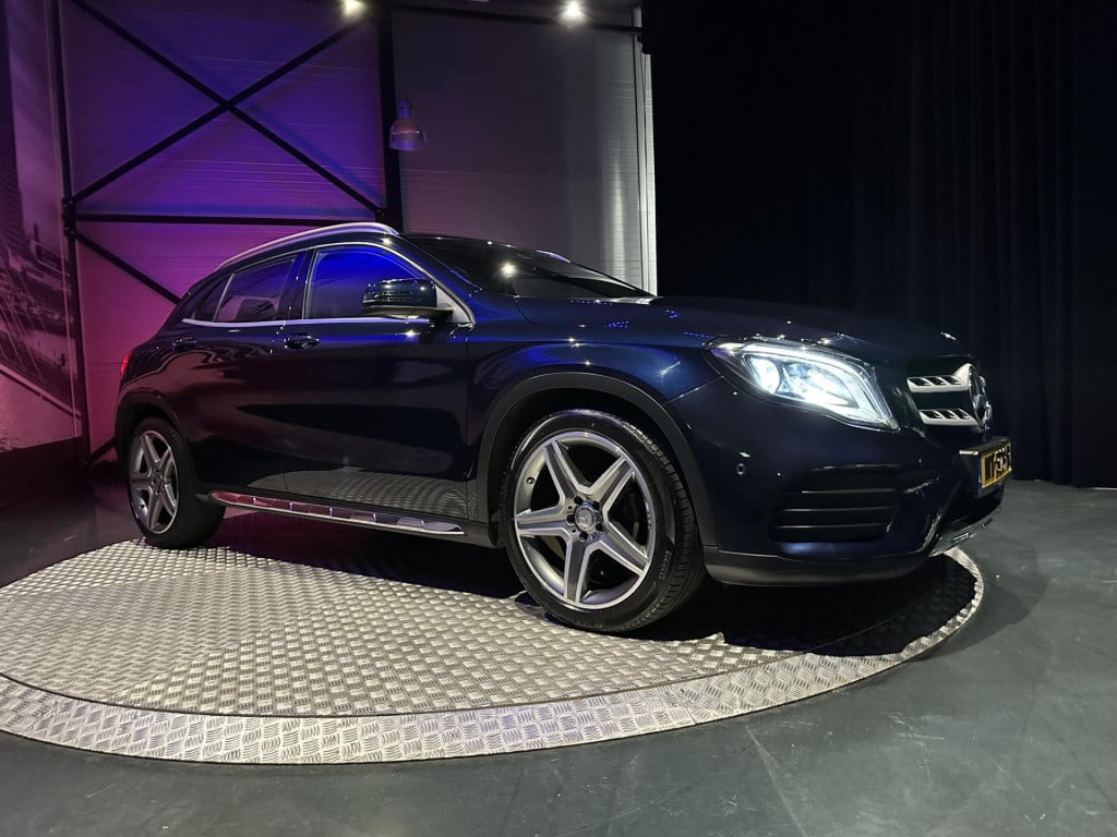 Mercedes-Benz Gla-klasse 180 business solution amg *camera*trekhaak*