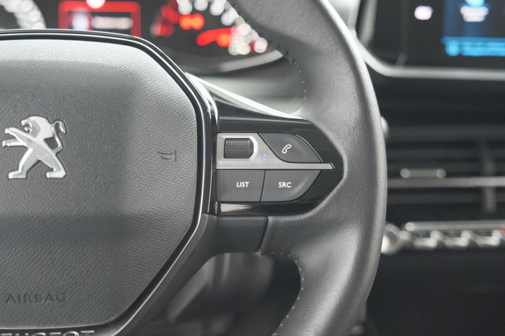 Peugeot 2008 puretech 102 allure pack | allseason banden | parkeersensoren 