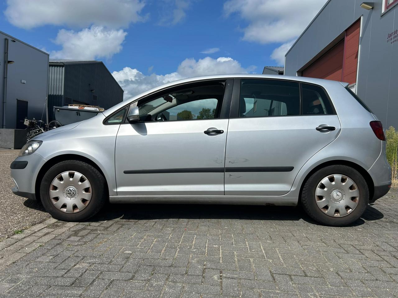 Volkswagen Golf Plus 1.6 FSI Comfortline Business AC/APK 03-2027/LEES TEKST