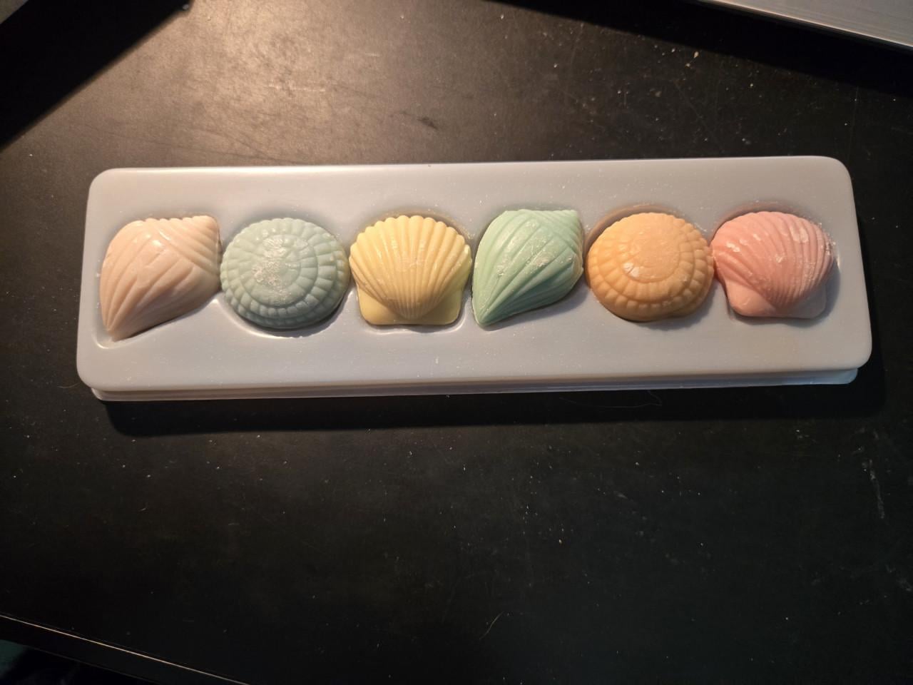 Set Lime Light fine perfumed soaps, 6 vintage decoratieve zeepjes.Nieuw